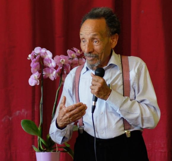 Pierre Rabhi devant les élèves de l\'école Perceval à Chatou